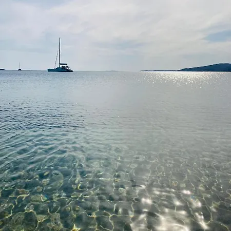 Ginevra Surfhouse Palau